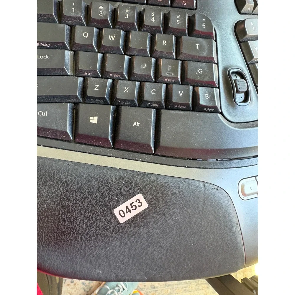 Microsoft Natural Ergonomic Keyboard 4000 v1.0 Model 1048 Wired USB Black